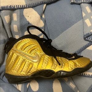 Nike Kids Black and Gold Sneakers